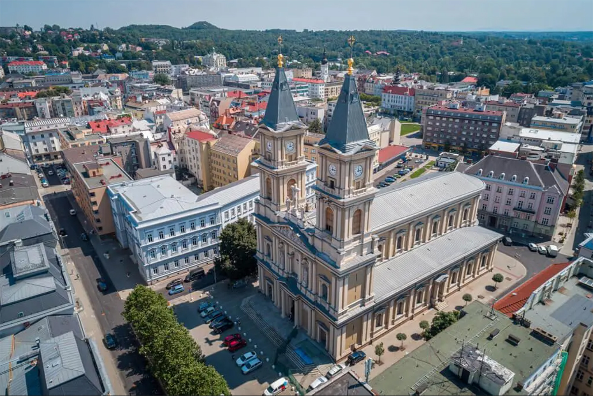 Katedrála Božského Spasitele, Ostrava (zdroj Varhany pro Ostravu)