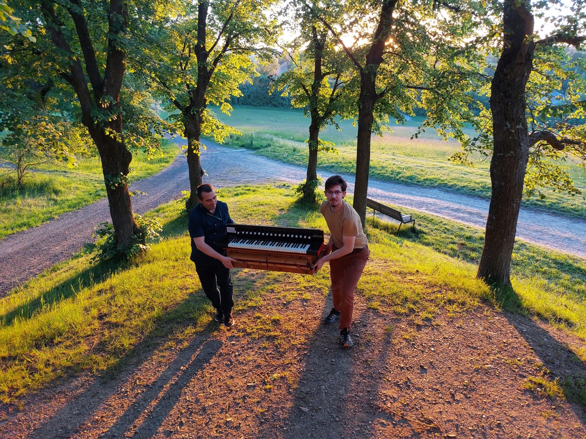 Instalace harmonie do kaple sv. Anny v Chotěboři, 14. května 2024 (zdroj Harmonium - Historie)