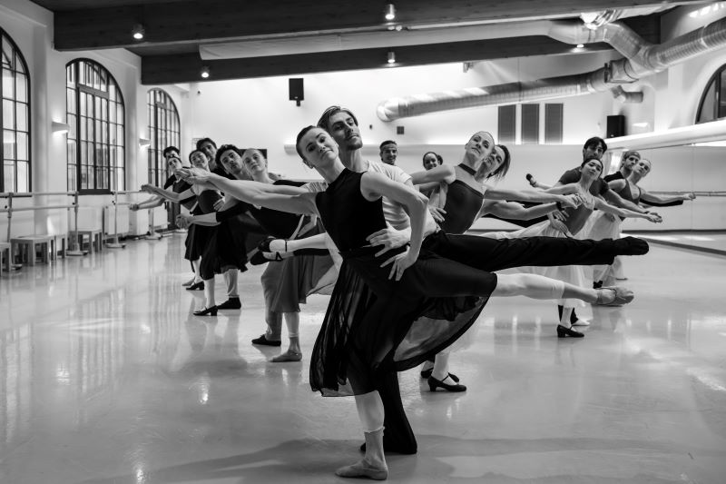 Balet ND, zkouška Coppélie (Jakub Rašek a Daria Lazucova, foto Serghei Gherciu)