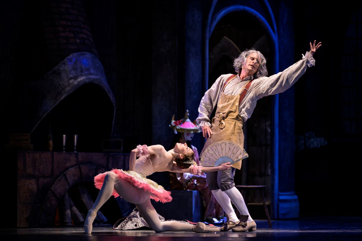 Balet Národího divadla – Coppélia (Marek Svobodník a Alina Nanu, foto Serghei Gherciu)