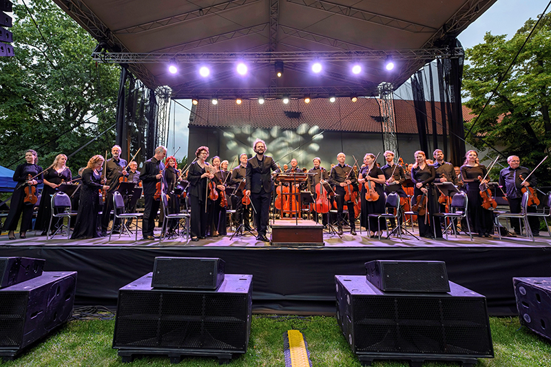 Symfonický orchestr hl. m. Prahy FOK: Má vlast na Vyšehradě, 19. června 2024, Vyšehradské sady – Tomáš Brauner (foto Petr Dyrc)