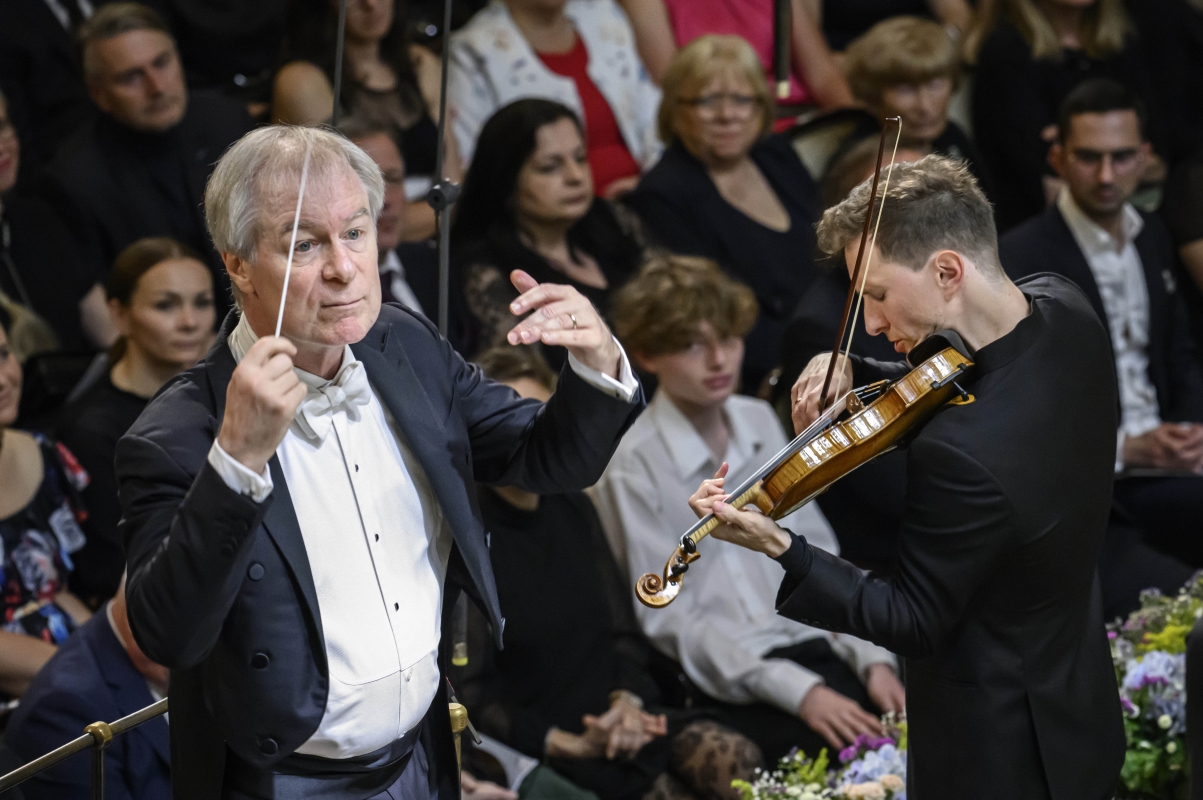 Pražské jaro: Závěrečný koncert – David Robertson, Josef Špaček, 3. června 2024, Obecní dům, Praha (zdroj Pražské jaro, foto Petra Hajská)