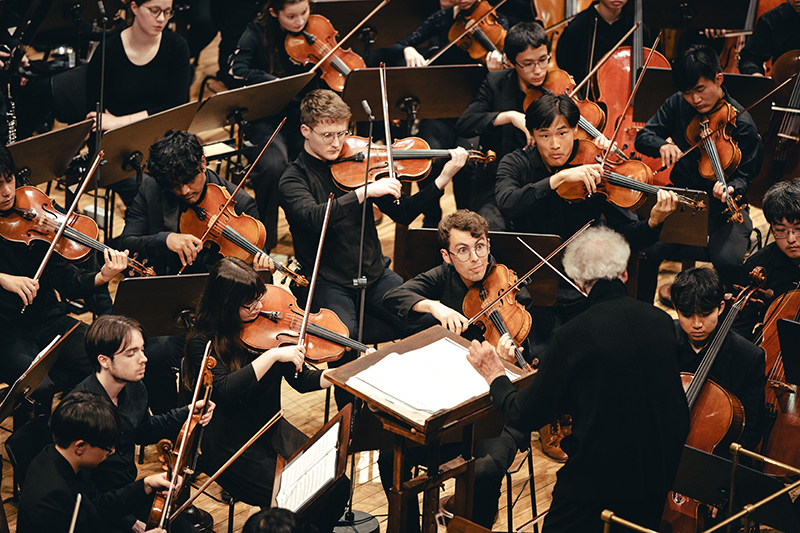 Boston Philharmonic Youth Orchestra: Benjamin Zander & Zlatomir Fung, 17. června 2024, Dvořákova síň, Rudolfinum (foto Paul Mardy)