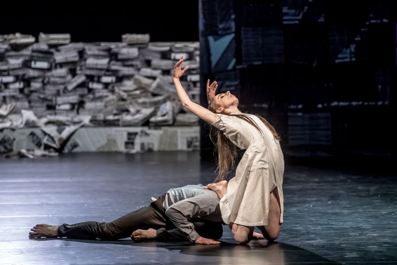 Balet ND – Kafka: Proces (Alina Nanu, foto Martin Divíšek)