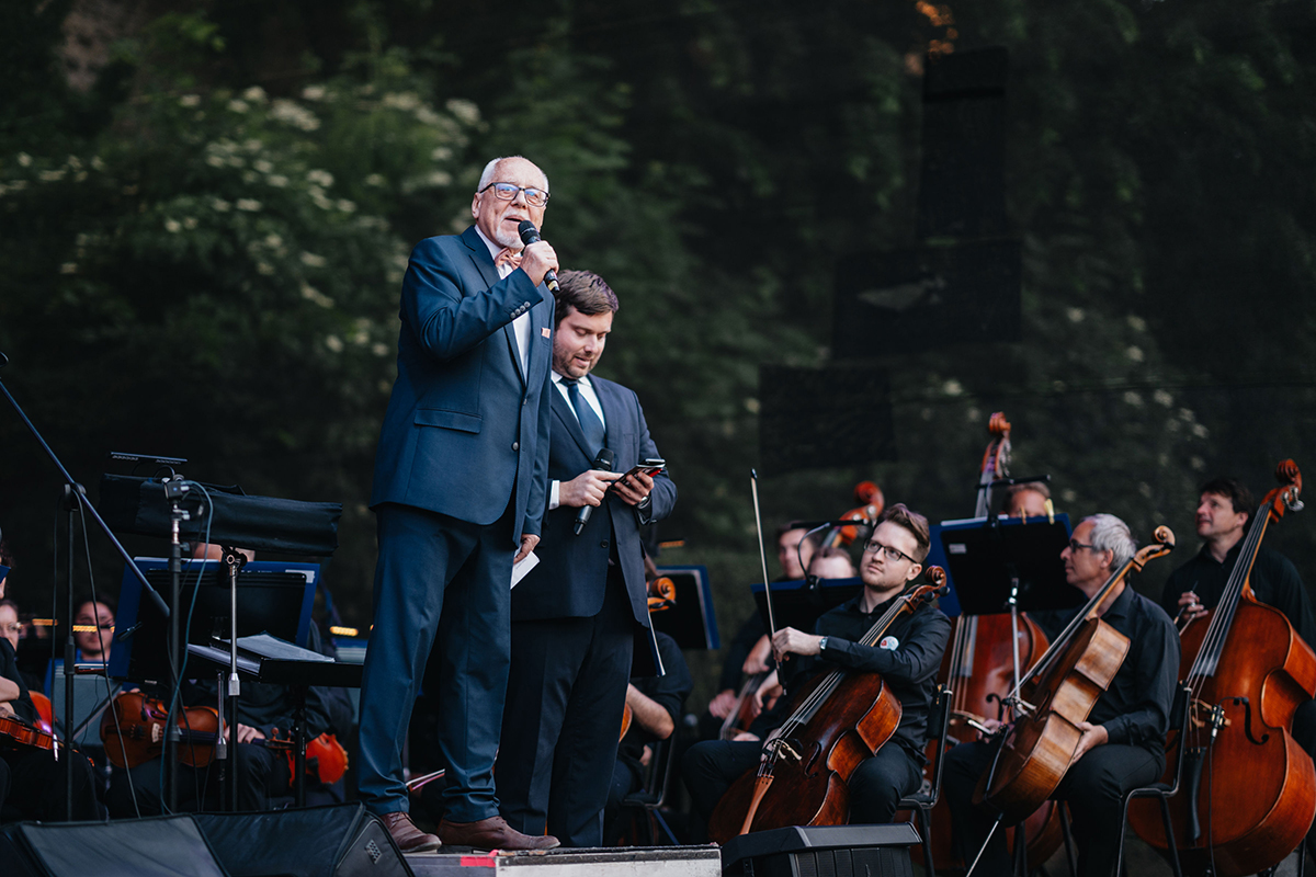 Jan Vičar na protestním koncertě Moravské filharmonie Olomouc (foto Vojtěch Sukup)
