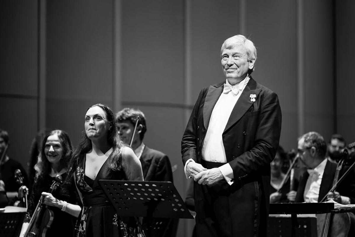 Michael Schonwandt s Filharmonií Brno v lednu 2023 (zdroj Filharmonie Brno)