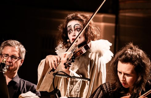 Kammerkonzert: Pierrot Lunaire, 16. června 2024, Wiener Konzerthaus, Mozart-Saal – Alexander Neubauer, Patricia Kopatchinskaja a Maria Grün (foto Julia Wesely)