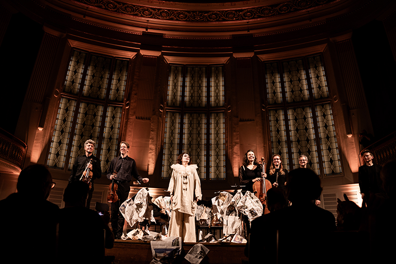 Kammerkonzert: Pierrot Lunaire, 16. června 2024, Wiener Konzerthaus, Mozart-Saal – Roland Roniger, Alexander Burggasser, Patricia Kopatchinskaja, Maria Grün, Theresia Prinz-Mörth, Alexander Neubauer a Joonas Ahonen (foto Julia Wesely)