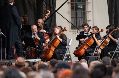 Smyčce PFO na Špilberku, 5. července 2024, Hlavní nádvoří hradu Špilberk – Pražský filmový orchestr (foto Michal Okleštěk)