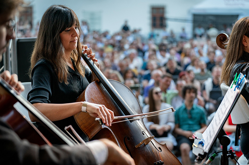 Smyčce PFO na Špilberku, 5. července 2024, Hlavní nádvoří hradu Špilberk – Pražský filmový orchestr (foto Michal Okleštěk)