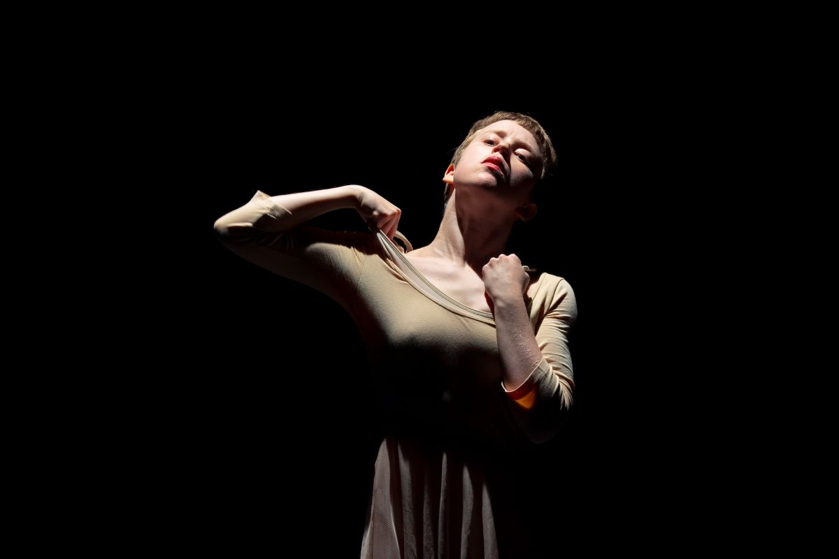 Leïla Ka – Pode Ser (Anna Tierney, foto Laurent Philippe, archiv festivalu KoresponDance)