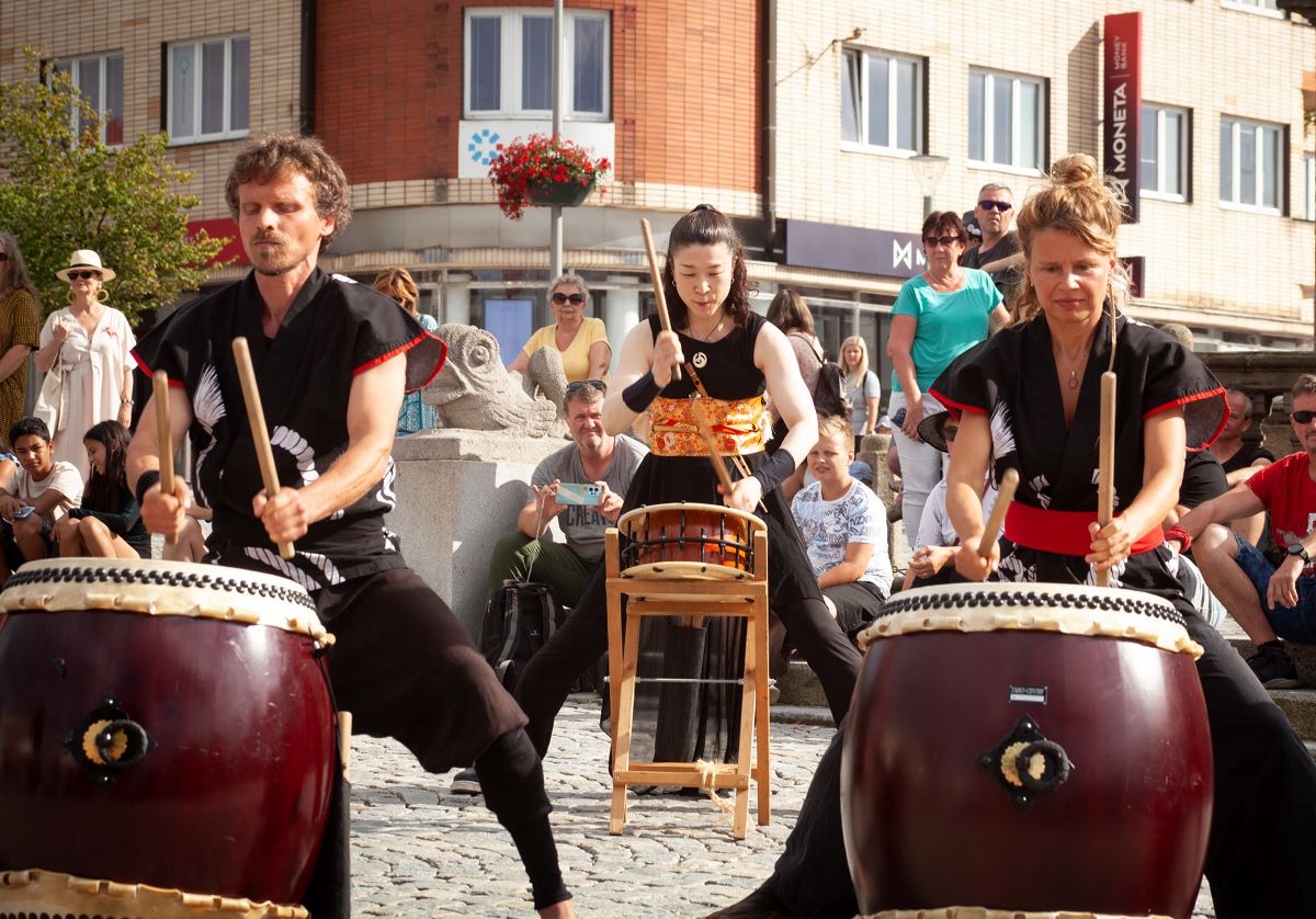 Wadaiko yosa-yosa a Mihoko Umemura (foto Dragan Dragin, KoresponDance 2024)