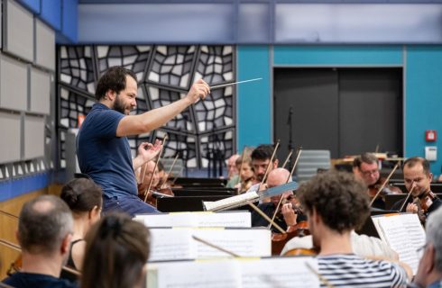 Petr Popelka, Symfonický orchestr Českého rozhlasu, zkouška orchestru 28. června, 2024 (foto Khalil Baalbaki)