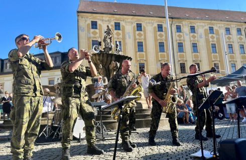 Vojenská hudba Olomouc (zdroj Vojenská hudba Olomouc)