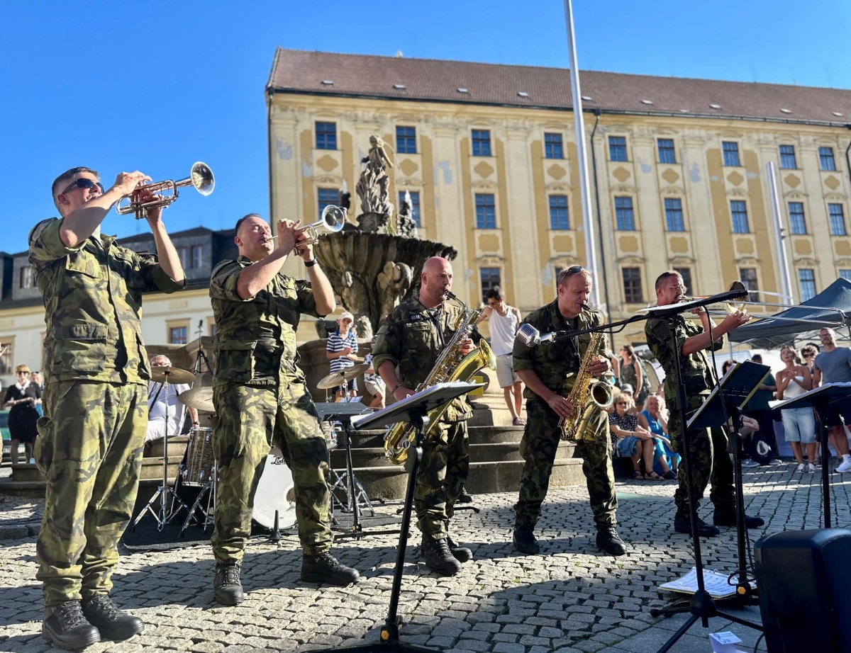 Vojenská hudba Olomouc (zdroj Vojenská hudba Olomouc)