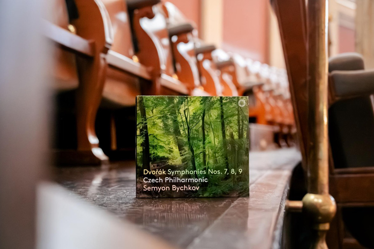 Přebal CD: Dvořák Symphonies No. 7, 8, 9, Czech Philharmonic, Semyon Bychkov (zdroj Česká filharmonie)