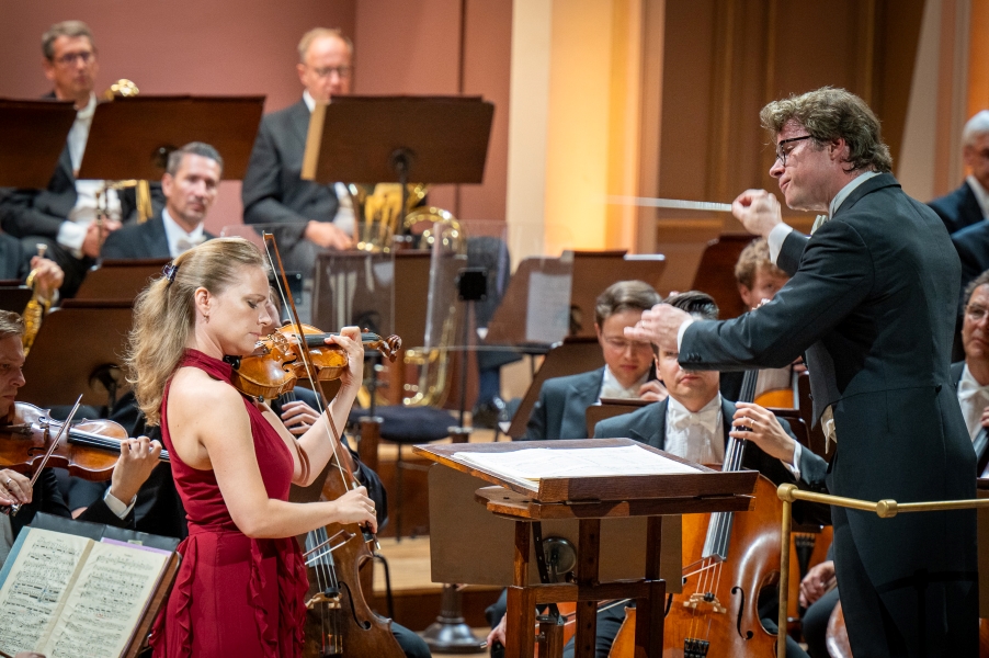 Dvořákova Praha 2024: Julia Fischer, Jakub Hrůša, Česká filharmonie (zdroj Dvořákova Praha)