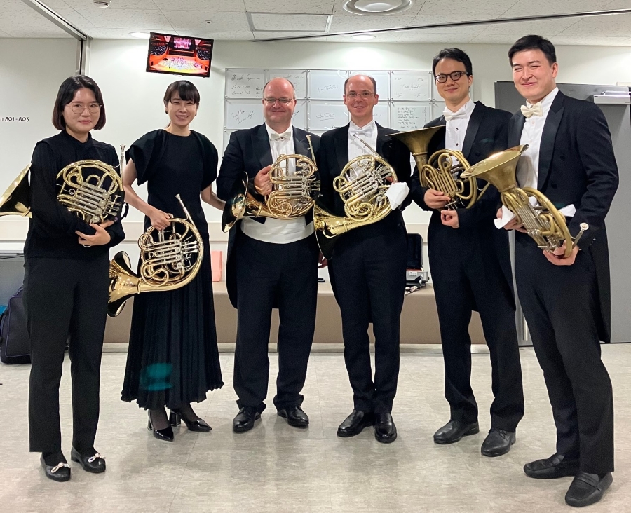 Jan Vobořil s hornovou skupinou Seoul Philharmonic (zdroj Jan Vobořil)