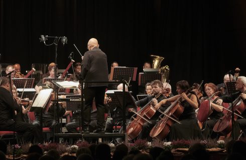 Lípa Musica: Zahajovací koncert, 6. září 2024, Česká Lípa, Kulturní dům Crystal – Filharmonie Brno a Dennis Russell Davies (foto Martin Špelda)