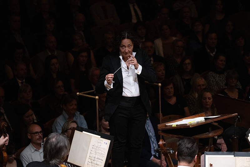 Česká filharmonie · Nathalie Stutzmann, 9. října 2024, Rudolfinum, Dvořákova síň – Nathalie Stutzmann (foto Eliška Dobnerová)