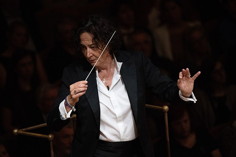 Česká filharmonie · Nathalie Stutzmann, 9. října 2024, Rudolfinum, Dvořákova síň – Nathalie Stutzmann (foto Eliška Dobnerová)