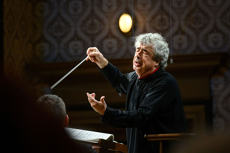 Česká filharmonie • Kristian Bezuidenhout, 23. října 2024, Rudolfinum, Dvořákova síň – Semjon Byčkov (foto Petra Hajská)