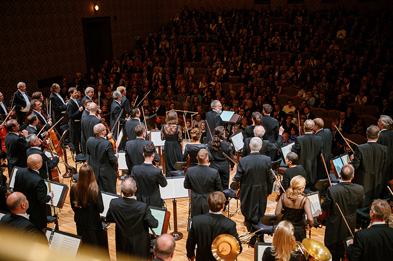 Česká filharmonie • Christian Immler, 2. října 2024, Dvořákova síň, Rudolfinum – Christian Immler a Česká filharmonie (foto Jan Hromádko)