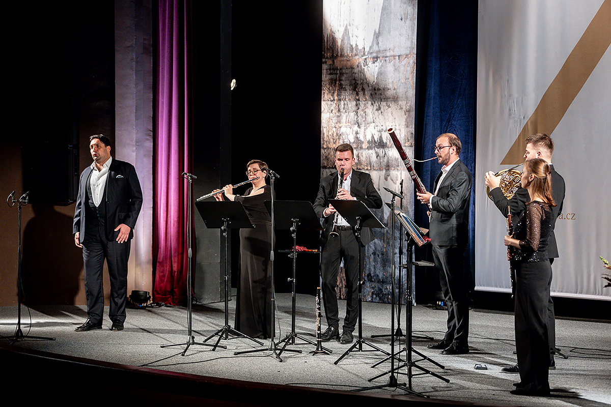 Lípa Musica: Biblické písně, 24. října 2024, Městské divadlo, Nový Bor – Adam Plachetka a Alinde Quintet (foto Lukáš Marhoul)