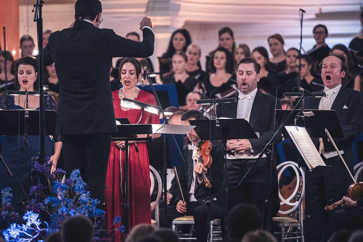 Lednicko-valtický hudební festival: Závěrečný galakoncert, 12. října 2024, Zámecká jízdárna Valtice – Valentin Uryupin, Veronika Rovná, Veronika Hajnová, Richard Samek, Roman Janál, Janáčkova filharmonie Ostrava a Pěvecký sbor Gaudeamus Brno (foto Pavel Kristián jr.)