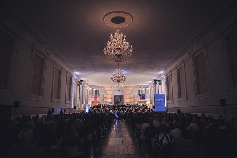 Lednicko-valtický hudební festival: Závěrečný galakoncert, 12. října 2024, Zámecká jízdárna Valtice – Veronika Rovná, Veronika Hajnová, Richard Samek, Roman Janál, Valentin Uryupin, Janáčkova filharmonie Ostrava a Pěvecký sbor Gaudeamus Brno (foto Pavel Kristián jr.)