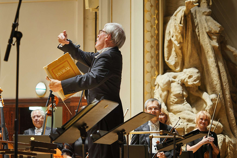 Antonín Dvořák: Svatební košile, 30. října 2024, Smetanova síň, Obecní dům – Petr Altrichter, Prague Philharmonia (foto Michal Romanovský)