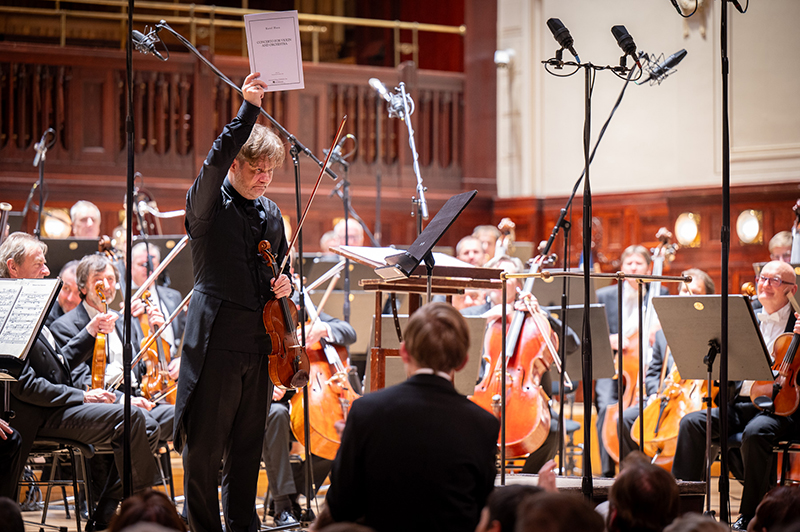 Symfonický orchestr hl. m. Prahy FOK: Obrázky z výstavy, 27. listopadu 2024, Smetanova síň, Obecní dům – Milan Paľa (foto Ivan Malý)