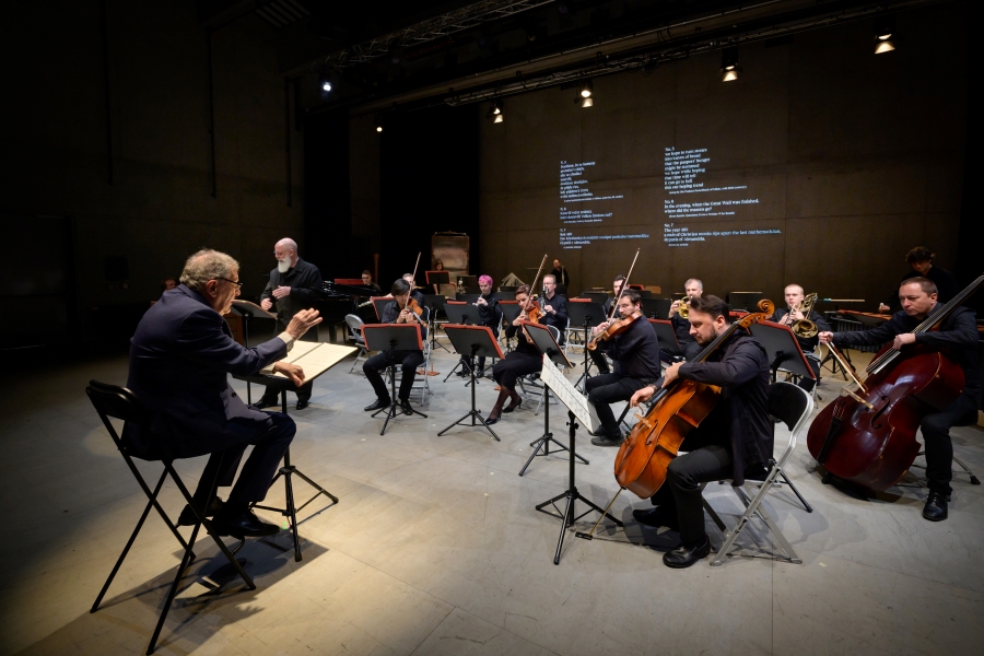 Zásadní Sciarrino+: Petr Kotík, Ostravská banda a členové ONO, 21. listopadu 2024, DOX+, Praha (foto Karel Šuster)