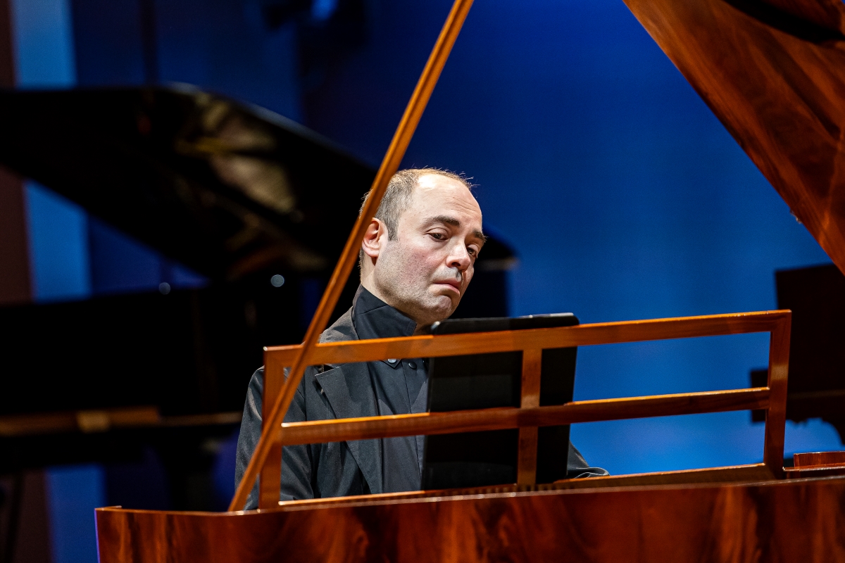 Alexander Melnikov 5. listopadu 2024, Klavírní festival Rudolfa Firkušného, Rudolfinum, Praha (zdroj Pražské jaro, foto Michal Fanta)