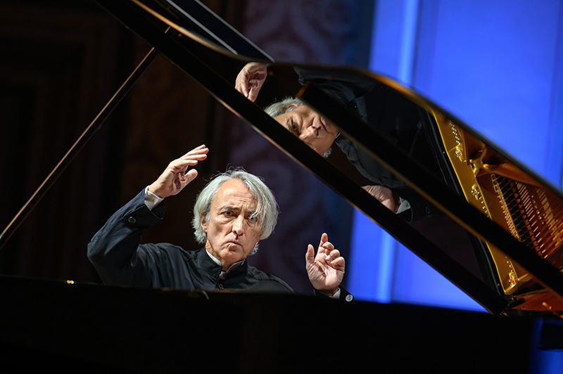 Klavírní festival Rudolfa Firkušného: Jean-Efflam Bavouzet, 9. listopadu 2024, Rudolfinum, Dvořákova síň (foto Petra Hajská)