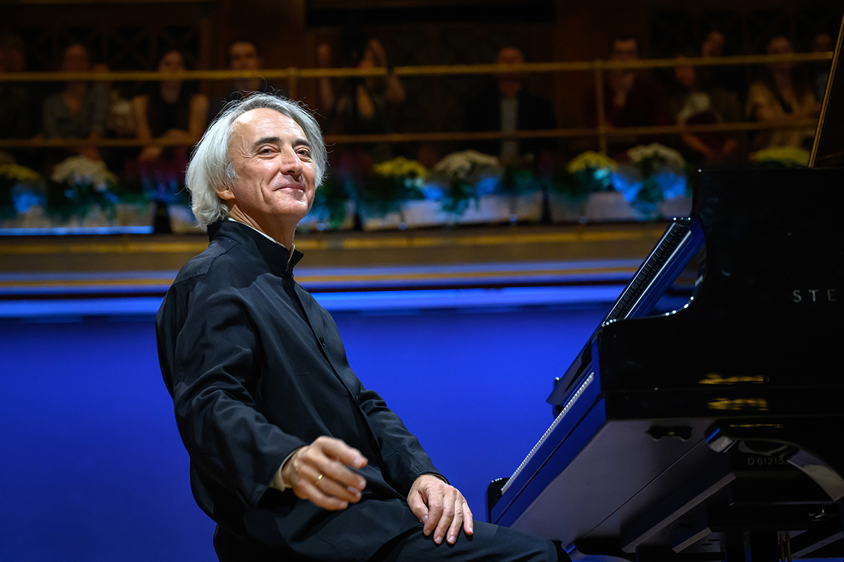 Klavírní festival Rudolfa Firkušného: Jean-Efflam Bavouzet, 9. listopadu 2024, Rudolfinum, Dvořákova síň (foto Petra Hajská)