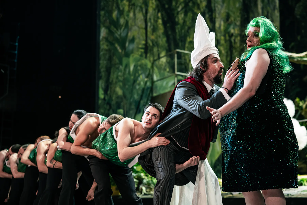 Jean-Philippe Rameau: Platée – Balet Opery Národního divadla, Pavol Kubáň (Jupiter), Marcel Beekman (Platée), Státní opera Praha (foto Pavel Hejný)