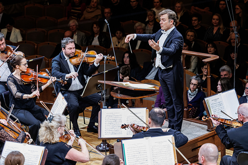 Symfonický orchestr Českého rozhlasu: Renaud Capuçon hraje a diriguje, 9. prosince 2024, Rudolfinum, Dvořákova síň (foto Michal Fanta)