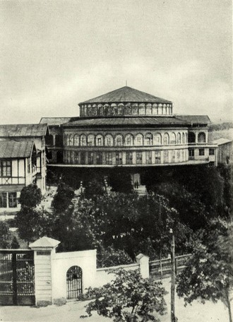 Novoměstské divadlo (zdroj theatre-architecture.eu/A. Javorin:Pražské arény: lidová divadla pražská v minulém století)