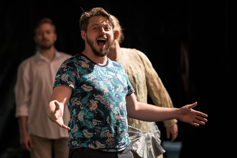 Musica non grata / Erwin Schulhoff: Plameny. Foto ze zkoušky. Denys Pivnickij jako Don Juan (foto Serghei Gherciu)