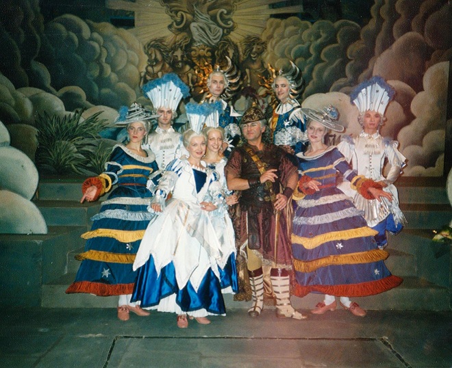 Tanečníci a Roman Janál (foto archiv)