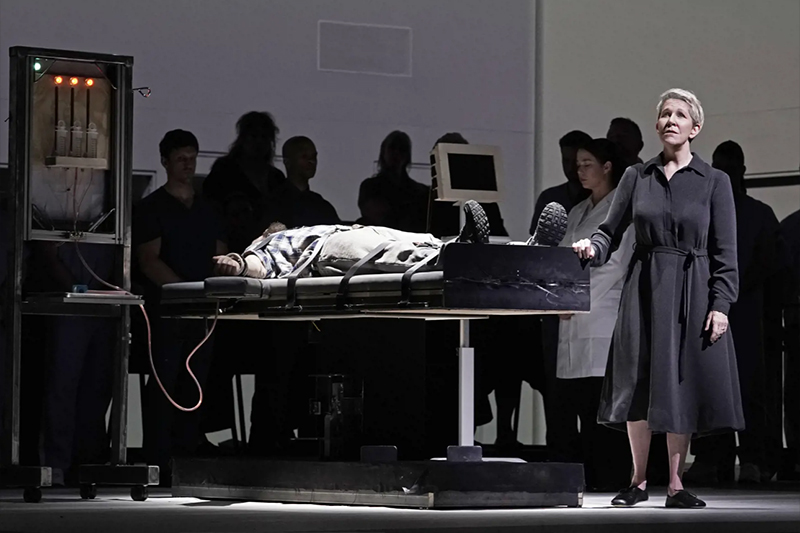 Jake Heggie: Mrtvý muž přichází, Metropolitní opera – Ryan McKinny a Joyce DiDonato (zdroj Aerofilms)