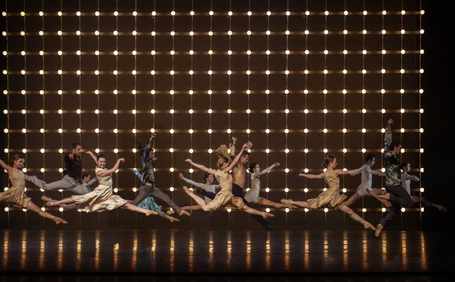 Slovenské tance – Životy svetiel – choreografia Natália Horečná – obraz z 2. dejstva – SND Bratislava (foto Peter Brenkus)