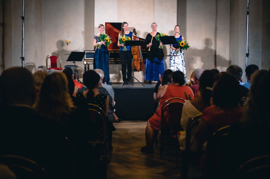 Giardino fiorito – Flóra Fábri, Kristin von der Goltz, SaskiaFikentscher, Anna-Lena Elbert, 28. července 2022 (foto Petr Chodura)