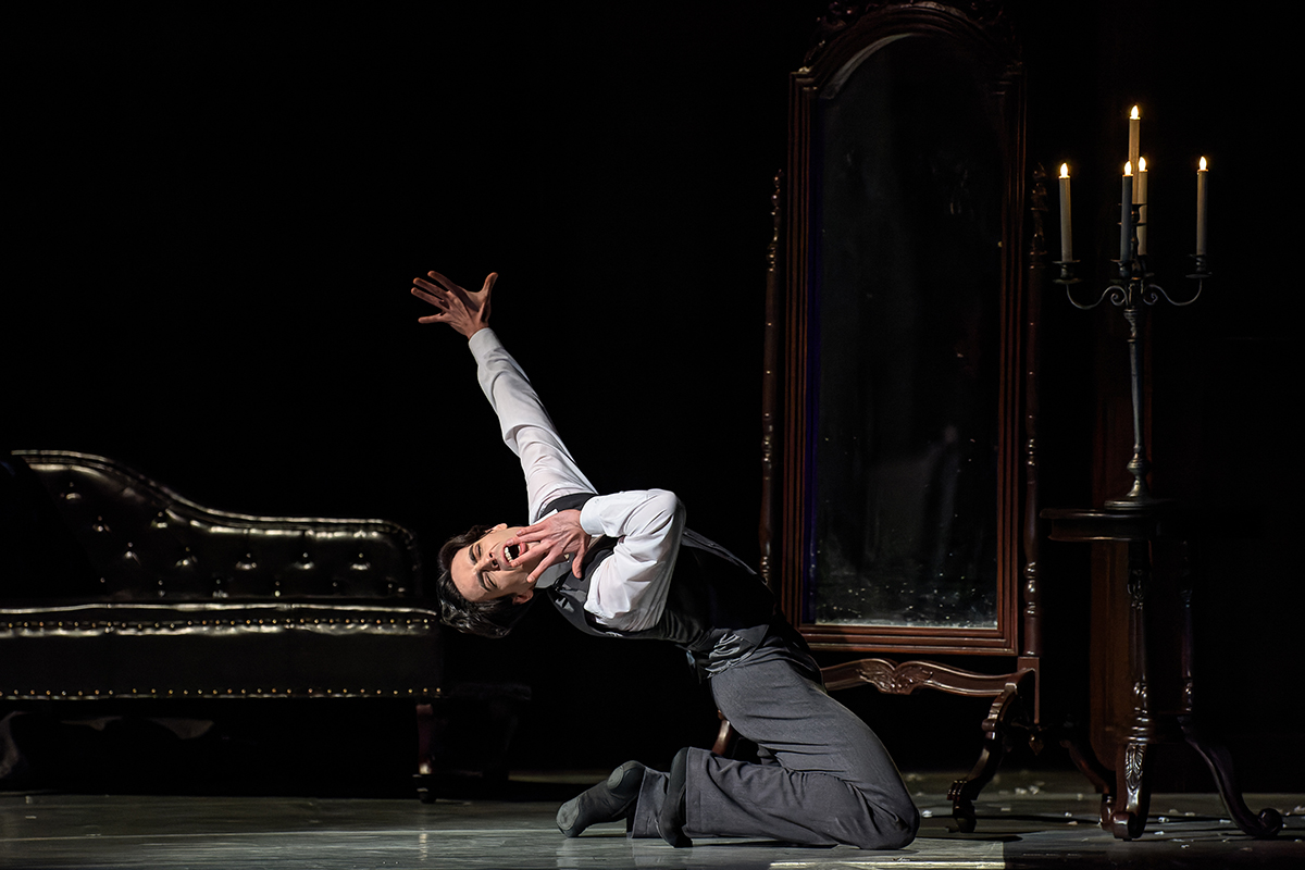 Aniello Mallardo: Obraz Doriana Graye – Sergio Méndez Romero; Moravské divadlo Olomouc (foto Serghei Gherciu)
