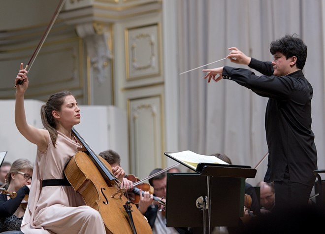 Slovenská filharmónia & Aziz Shokhakimov – Camille Thomas (violončelo) – Koncertná sieň SF Bratislava 2016 (foto © Ján Lukáš)