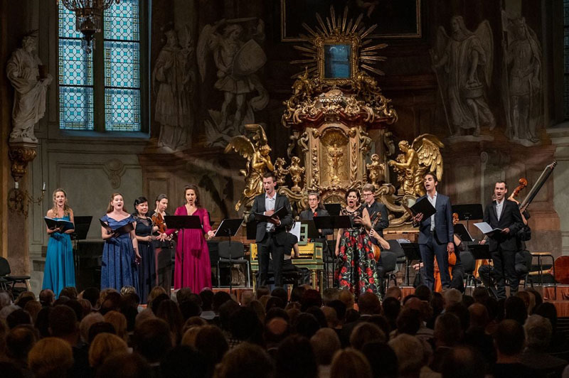 Letní slavnosti staré hudby, Versaillské radovánky, 5. srpna 2021: Anne Sophie Petit, Adriána Kalafszky, Chantal Santon Jeffery, Thierry Cartier, Marine Lafdal-Franc, Jordan Mouaïssia, Clément Debieuvre (foto Petr Dyrc)