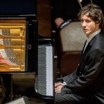 Rafał Blechacz a Mozart 9. února 2022 (zdroj Symfonický orchestr hl. m. Prahy, foto Petr Dyrc)