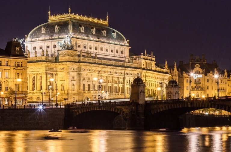 Národní divadlo (zdroj město Praha, foto Tomáš Kratochvíl)