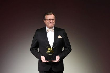 OPER! AWARDS 2023 – Generální ředitel Slovenské filharmonie Marián Turner, 27. února 2023, Dortmund (zdroj Oper Magazin)